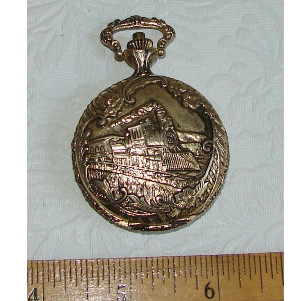 Luxury POCKET WATCH, Steam Engine Locomotive Railroad Train Theme  C18